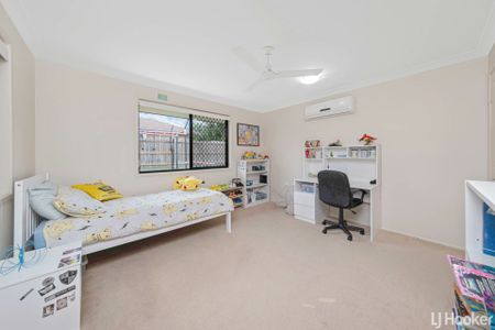 Modern Family Home! - Photo 4