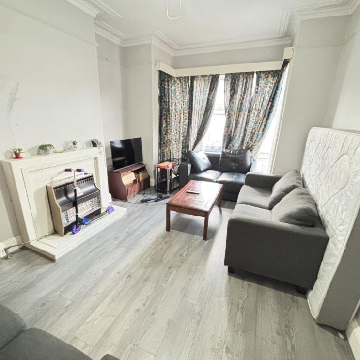 26 Hessle Avenue, Leeds, LS6 1EF - Photo 1