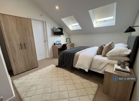 1 bedroom in a house share to rent - Photo 3