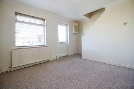 2 bedroom terraced house to rent - Photo 2