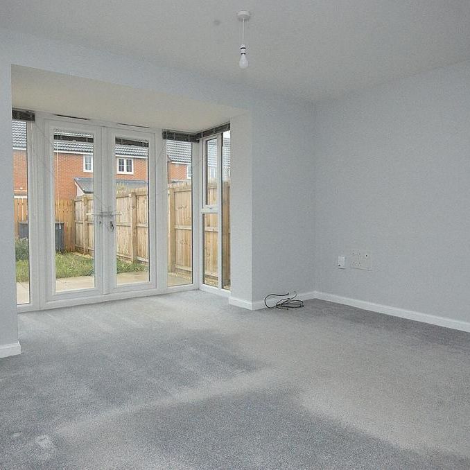 3 bedroom semi-detached house to rent - Photo 1