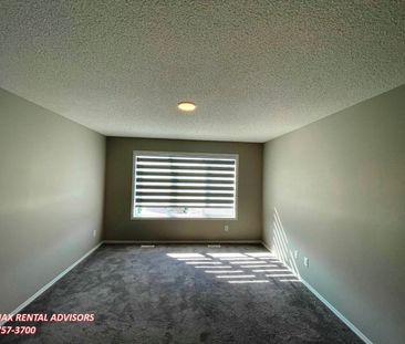 BEAUTIFUL UPGRADED 4 BED, 2.5 BATH, 2 STOREY SF HOME W/ MAIN FLOOR ... - Photo 4
