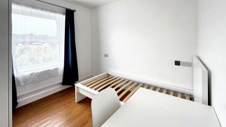 3 bedroom flat to rent - Photo 5