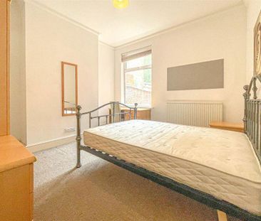4 bedroom terraced house to rent - Photo 5