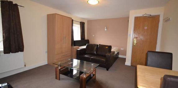 London Road, Reading, Berkshire - Photo 2