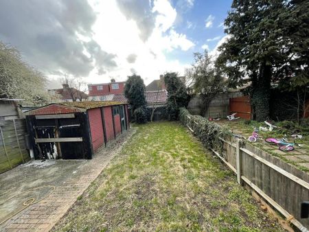 1 bedroom in a house share to rent - Photo 5