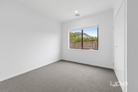 STUNNING FAMILY HOME WITH 3 LIVING AREAS - Photo 5