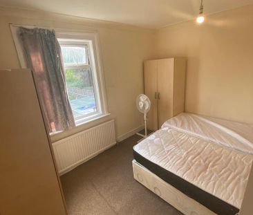 2 bedroom flat to rent - Photo 6