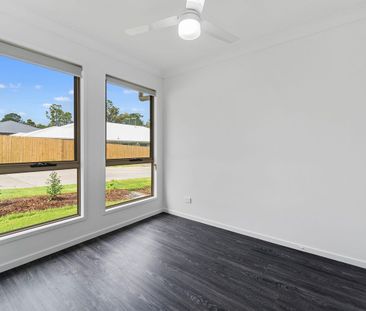 MUST SEE, 4 BEDROOM FAMILY HOME WITH AIR CONDITIONING! - Photo 3