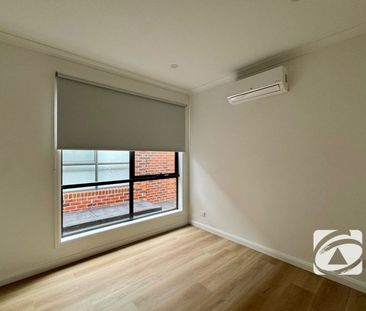 BRAND NEW MODERN HOME IN PERFECT LOCATION - Photo 4