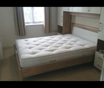 2 Bed Flat, Waggon Road, LS10 - Photo 3