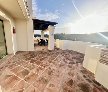 Atico en alquiler en Benahavis - Photo 1