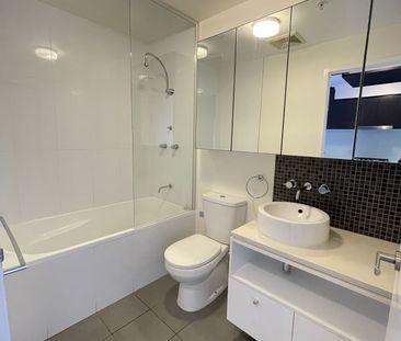 Unfurnished Premium 2-Bedroom, 2-Bathroom Apartment with 1 Car Park - Photo 6