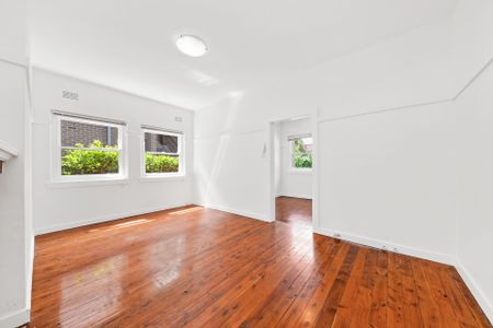LARGE TWO BEDROOM UNIT WITH OUTDOOR AREA - 6 month lease - Photo 5