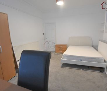 4 Bedroom End Terraced House - Photo 5