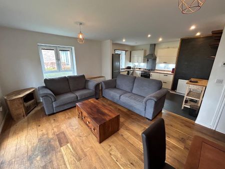 3 bedroom flat to rent - Photo 3