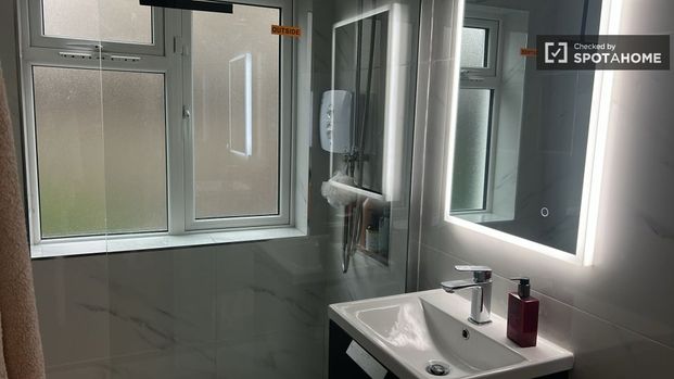 Room in shared apartment for rent in Walkinstown, Dublin - Photo 1