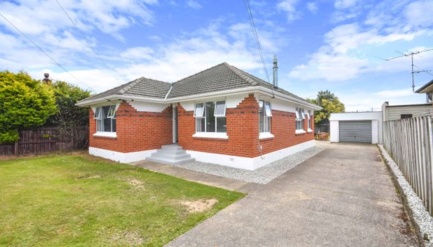 3 bedroom sun trap in Mosgiel - Photo 1