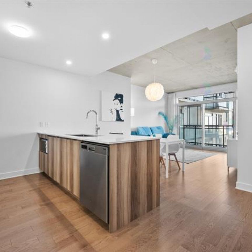 Condo moderne de 2 chambres et de 2 salles de bains situé au Dix30 - Photo 1