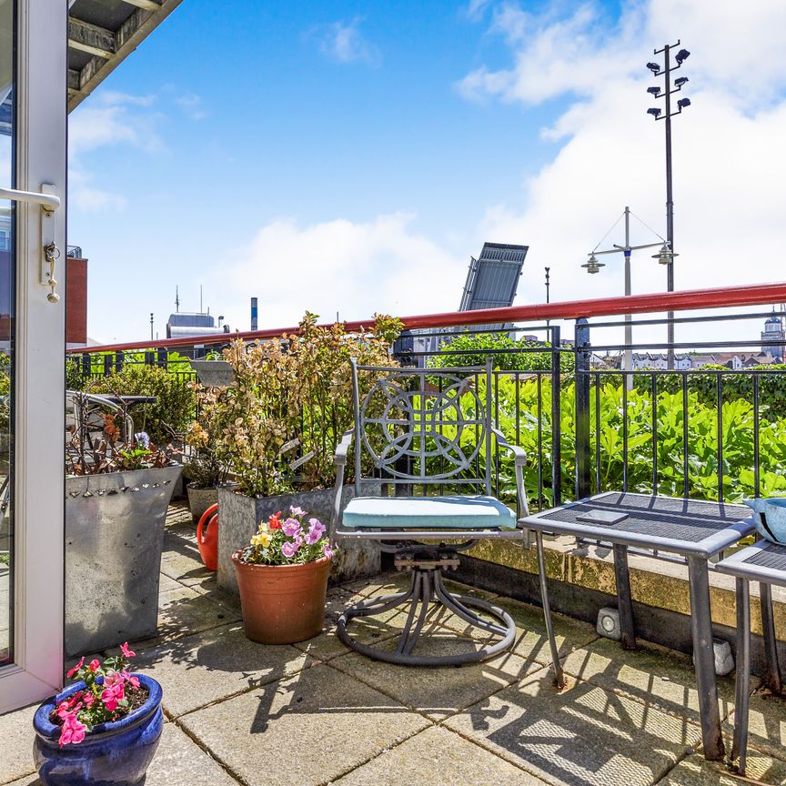 1 bedroom apartment to rent Arethusa House, Gunwharf Quays, Portsmouth, PO1 - Photo 1