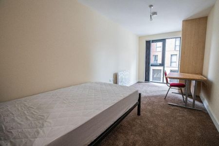 3 bedroom flat to rent - Photo 5