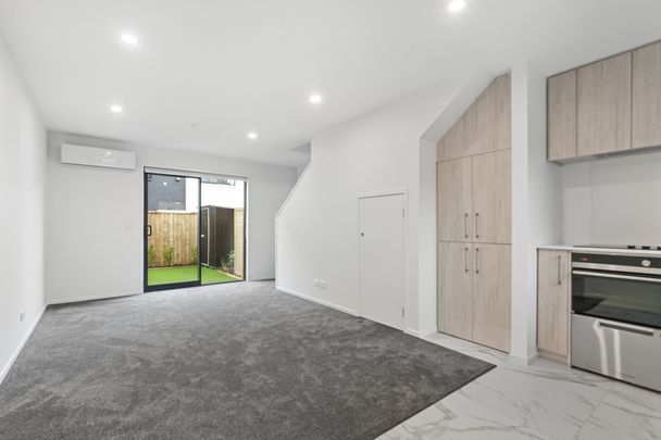 Modern 2-Bed Townhouse in Henderson - Photo 1