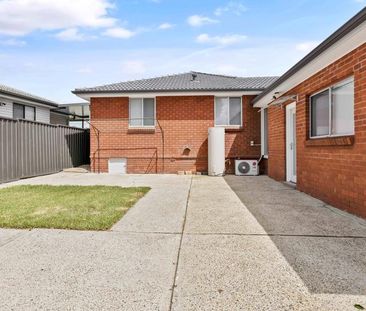 3 bedroom home with separate 1 bedroom residence - Photo 6