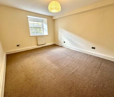 3 bedroom flat to rent - Photo 6