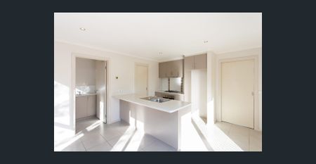 LOW MAINTENANCE TOWN HOUSE MINUTES TO BALLARAT CBD - Photo 2