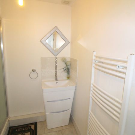 Long Lane, Ickenham, Uxbridge, UB10 8SX - Photo 4