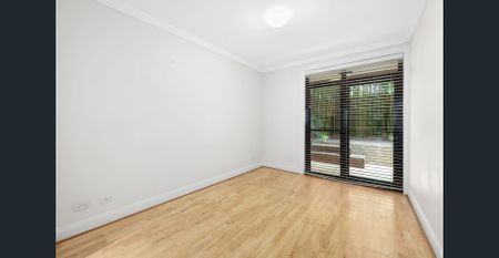 Stylish one-bedroom with private courtyard - Photo 4