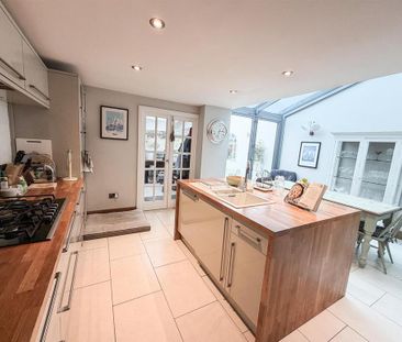 4 bedroom house to rent - Photo 1