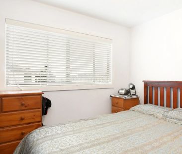 Stunning Three Bedroom Townhouse - Photo 4