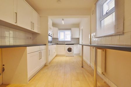 5 bedroom terraced house to rent - Photo 4