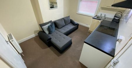 Flat 3, Conference Road, Armley, Leeds, LS12 3DX - Photo 2