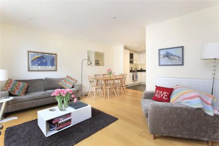 2 bedroom flat to rent - Photo 2