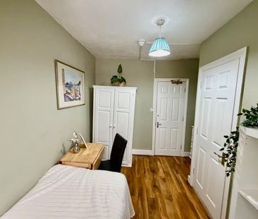 Room in a Shared House, Chiswick High Road, W4 - Photo 6