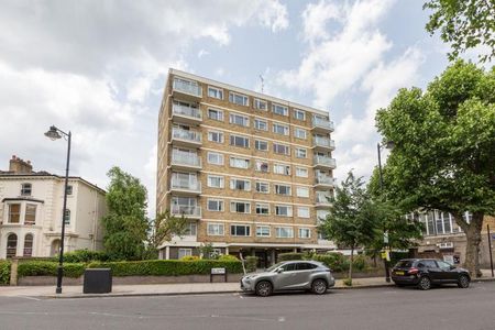 Located close to a station this 2 bed offer fantastic views of East london. - Photo 5