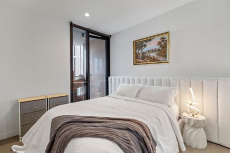 Stylish Living In PM residence - Photo 4