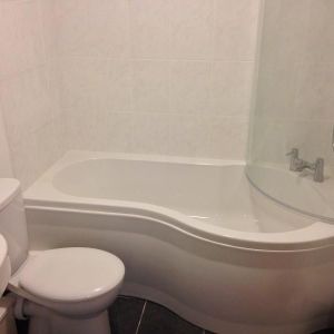 London Road, Lowfield Heath - Photo 2