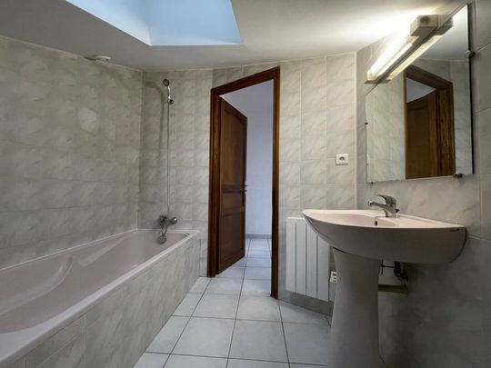 Location Appartement 2 pièces 41m² PERNES LES FONTAINES 84210 - Photo 1