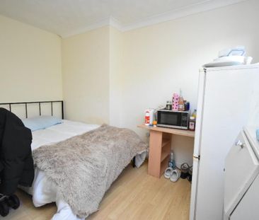 6 bedroom semi-detached house to rent - Photo 6