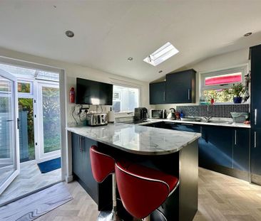 2 bedroom end of terrace house to rent - Photo 5