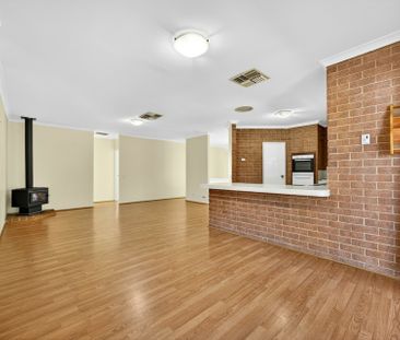 Spacious Family Living In Sought After Erskine - Photo 3