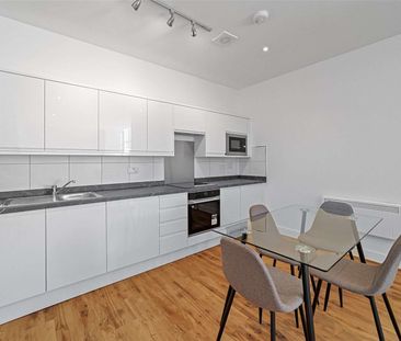 A newly refurbished two bedroom apartment in a convenient City location - Photo 1