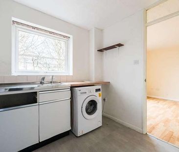 Meads Court, Stratford, E15 - Photo 6