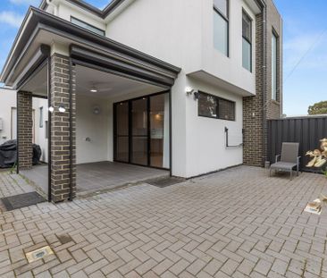 Modern townhouse in prime location - Photo 4