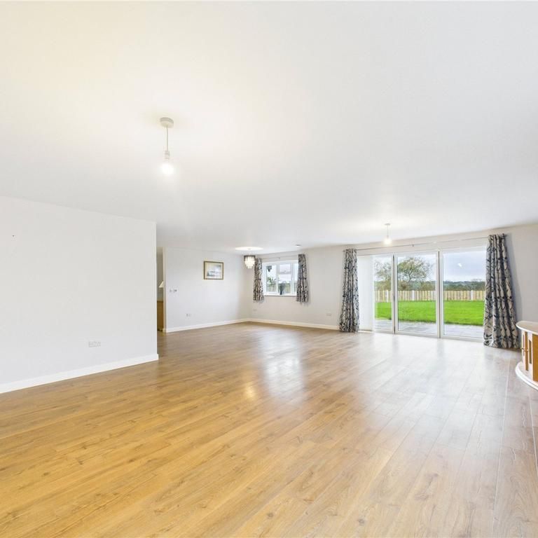 4 bedroom detached house to rent - Photo 1