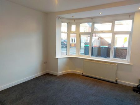 3 bedroom Semi-detached house to rent - Photo 5