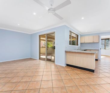 Spacious Family Home - Converted Garage - Photo 5